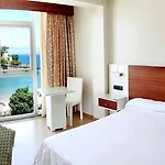 Отель Portocobo 4*