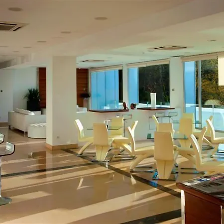 Portocobo فندق 4*